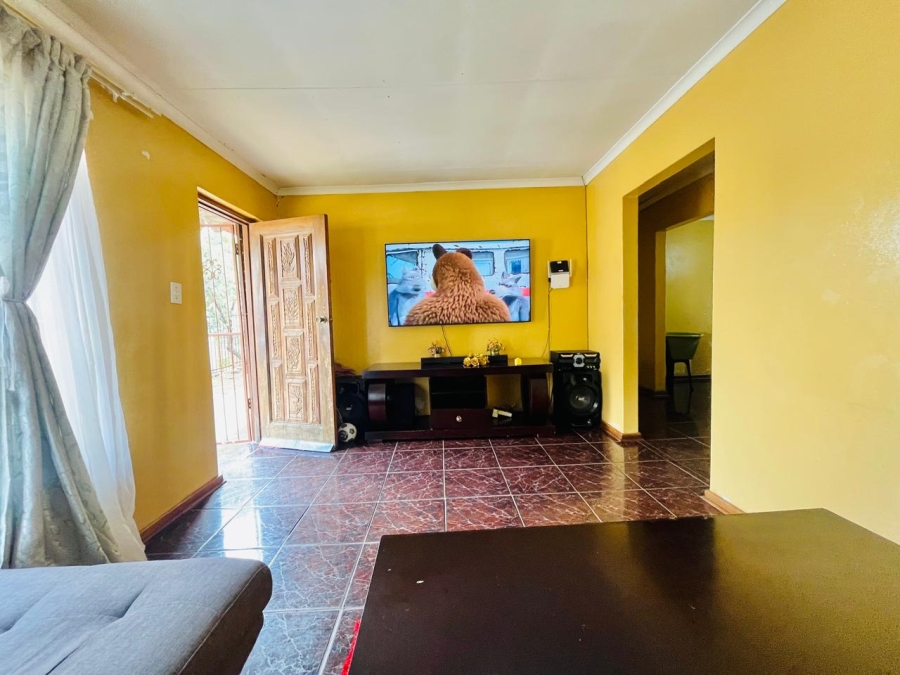 3 Bedroom Property for Sale in Molifi Tau Kloof Free State